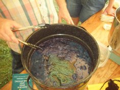 Dyeing with indigo